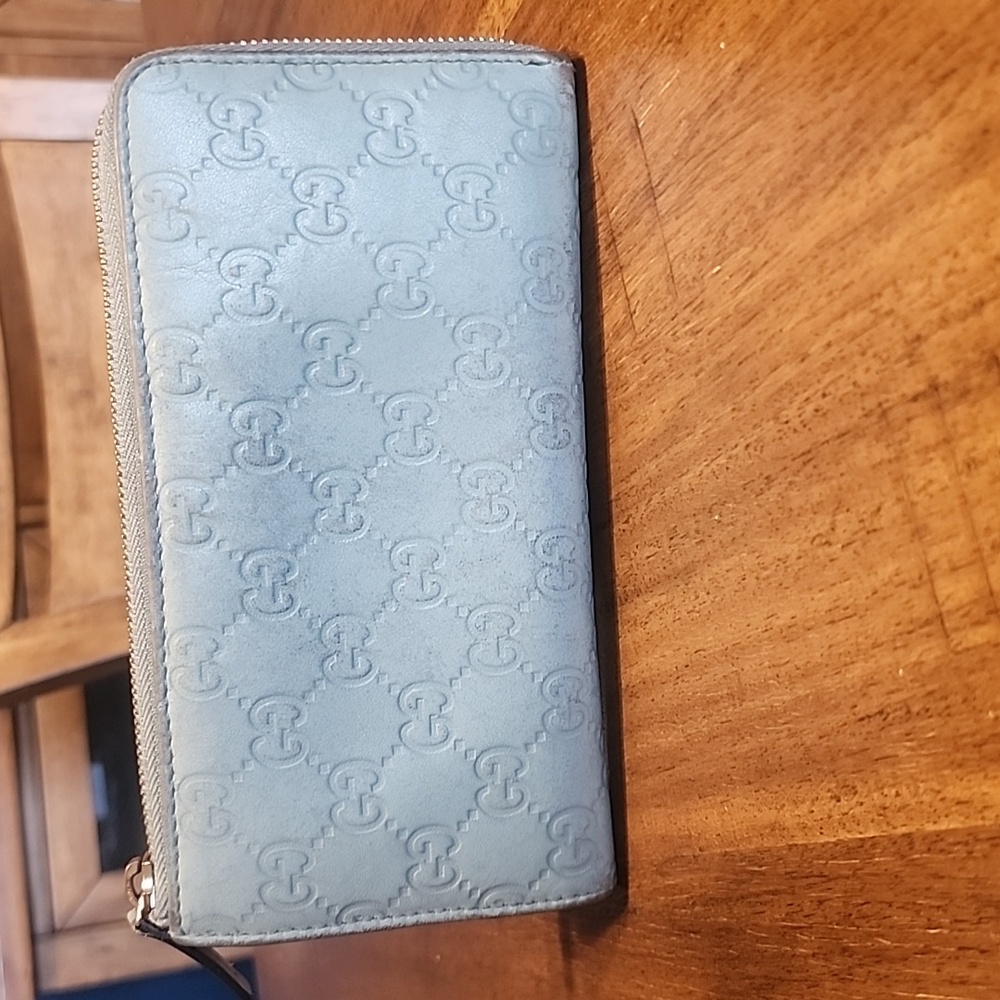 GUCCI GUCCISSIMA ZIP BLUE WALLET